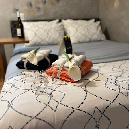 Cozy Tiny Apartment In The Heart Of Plaka アテネ エクステリア 写真
