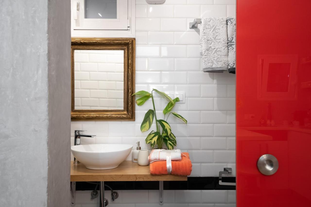 Cozy Tiny Apartment In The Heart Of Plaka アテネ エクステリア 写真