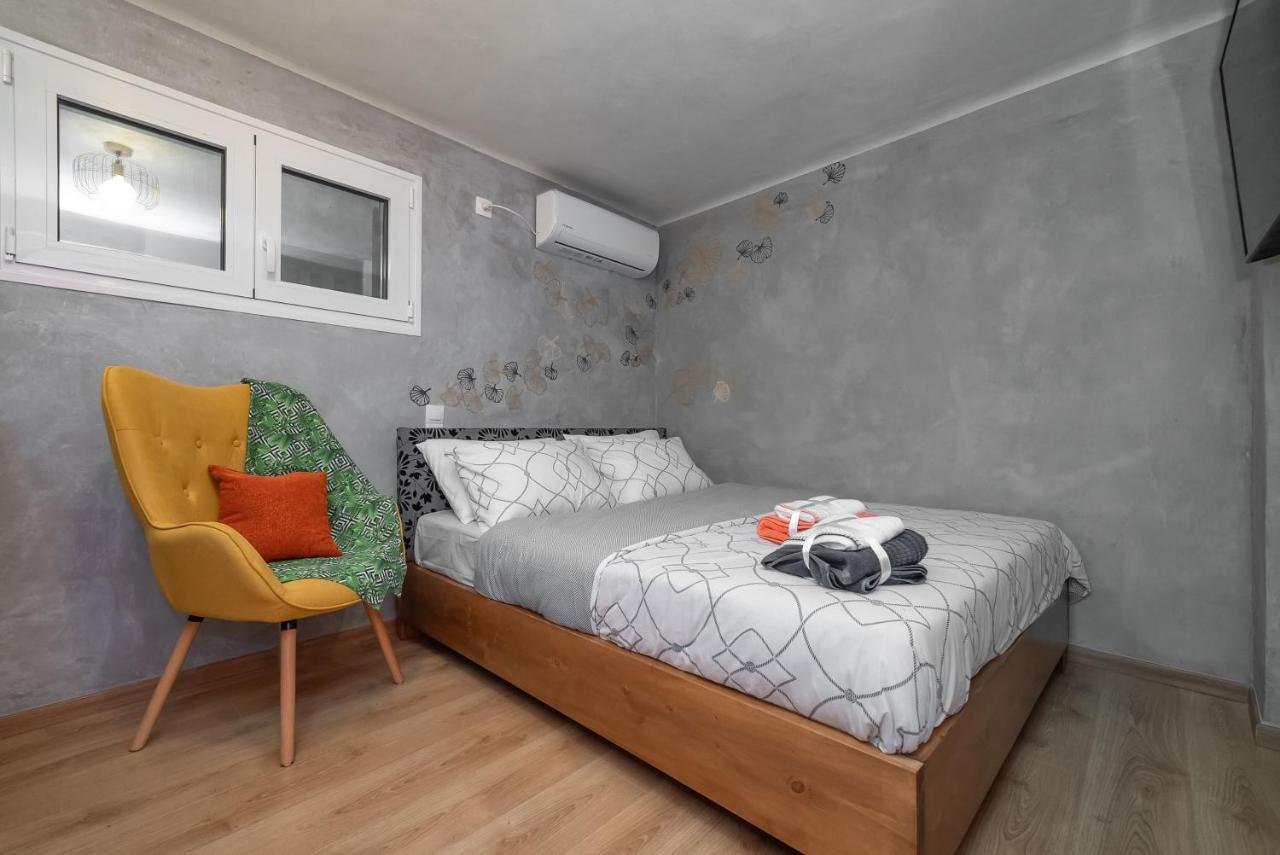 Cozy Tiny Apartment In The Heart Of Plaka アテネ エクステリア 写真