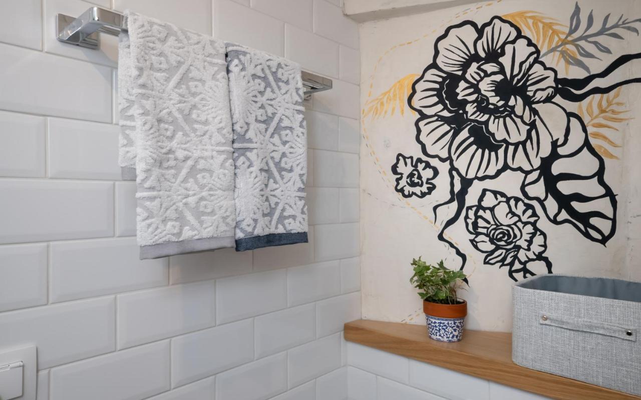 Cozy Tiny Apartment In The Heart Of Plaka アテネ エクステリア 写真