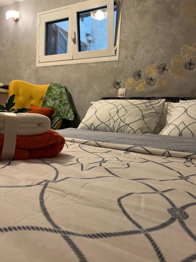 Cozy Tiny Apartment In The Heart Of Plaka アテネ エクステリア 写真
