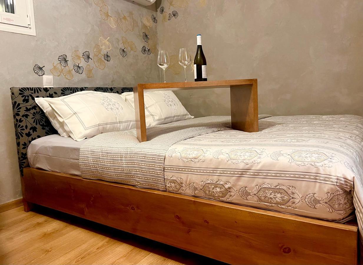 Cozy Tiny Apartment In The Heart Of Plaka アテネ エクステリア 写真